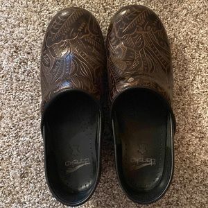 EUC Dansko Brown Tooled Professional Clogs size 39